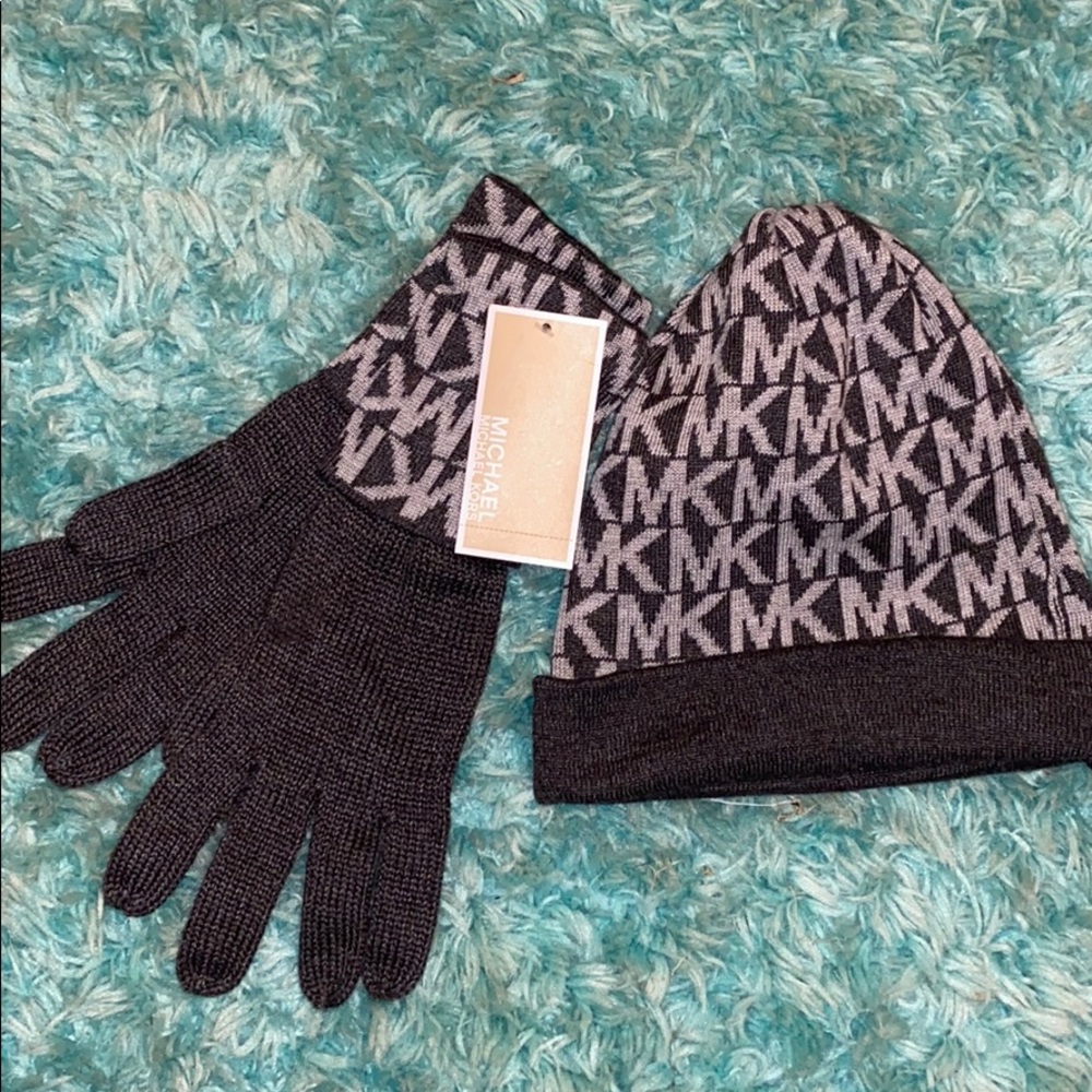 Michael Kors hat and gloves set